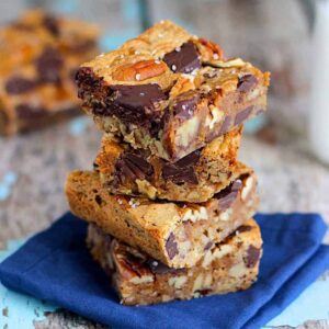 Salted Dark Chocolate Dulce de Leche Blondies | A Nerd Cooks