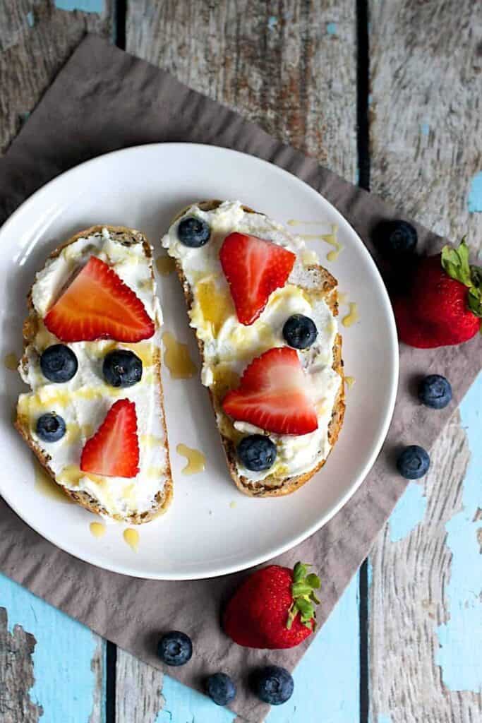 Berry and Ricotta Toast | A Nerd Cooks