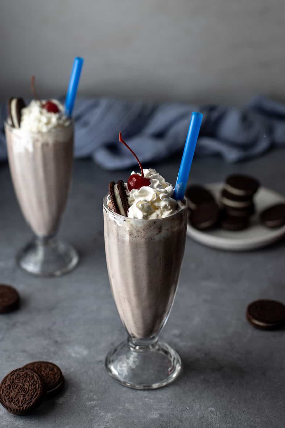 https://anerdcooks.com/wp-content/uploads/2022/02/cookies_and_cream_milkshake5.jpg