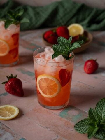 cropped-strawberry_lemonade_vodka13.jpg